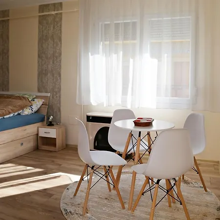 Pipacs Apartament *